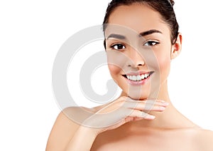 Una donna dettagliato ritratto bellissimo bellezza bellissimo sorriso denti un mano 