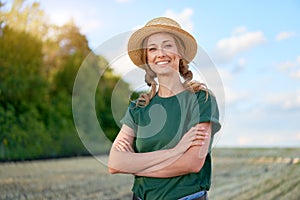 Woman farmer straw hat standing farmland smiling Female agronomist specialist farming agribusiness Happy positive caucasian worker