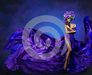 Woman Flower Dress Flying Fabric, Fashion Model in Lilac Hat