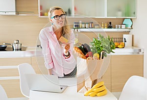 Woman got her groceries ordered online