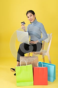 A woman in a gray shirt shopping online