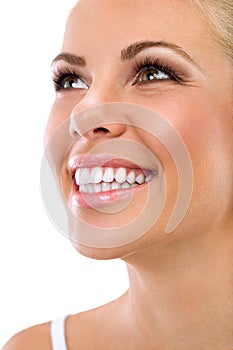 Una mujer El gran saludable dientes blancos 