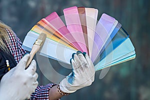 woman hand holding color palette for repair