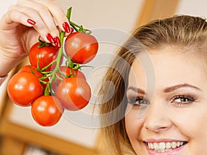 Woman hand holding tomates