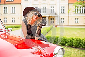 Woman with hat and sunglases with retro car