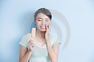 Woman have sensitive teeth