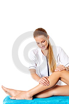 Woman having massage of body in the spa salon. Beauty treatment concept.