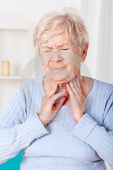 Woman having sore throat
