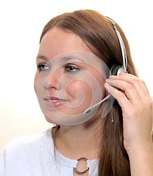 Una mujer auriculares 