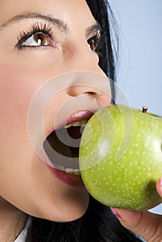 Woman with healthy teeth bite an apple