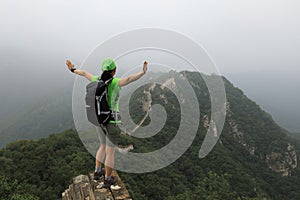 Woman hiker open arms to the great wall