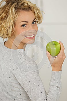 woman holds green apple