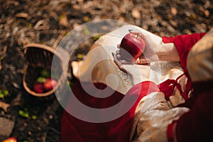 Woman holging an apple