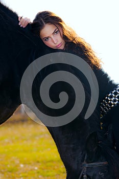 Una donna un un cavallo 