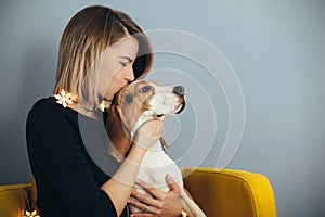 Woman kiss puppy of beagle