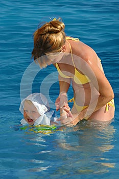 Woman learns child to float