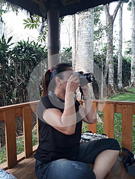 A woman learns to use a camera