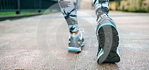 Woman legs ready to run wearing sneakers and tropical leggings