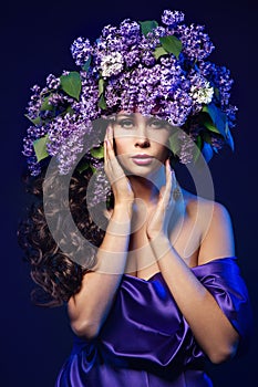 Woman Lilac Flower Wreath Hat, Beautiful Sexy Fashion Models with Purple Flowers in Hairstyle