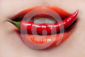 Una mujer labios a pimienta 