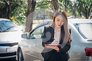 woman, notify insurance agents is writing an accident car crash report