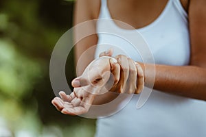 Woman with pain in shoulder and upper arm