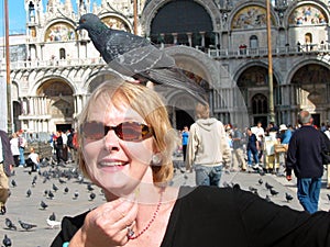 Žena holub na hlava 