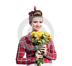 Woman with pin-up make-up and hairstyle holding yellow daisies