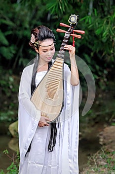 Woman playing the pipa