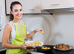 Woman posing with plate of deep-fried kroketten
