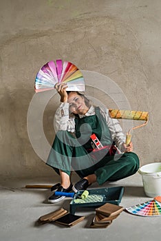 Woman posing with roller and colour swatch