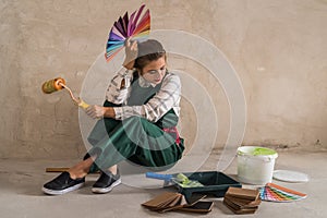 Woman posing with roller and colour swatch