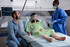 Woman with pregnancy talking to obstetrics nurse