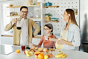 woman pregnant food healthy juice fruit kitchen family child fresh diet mother preparing blender drink pregnancy father