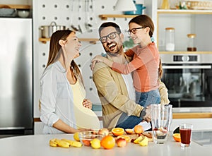 woman pregnant food healthy juice fruit kitchen family child fresh diet mother preparing blender drink pregnancy father