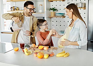 woman pregnant food healthy juice fruit kitchen family child fresh diet mother preparing blender drink pregnancy father