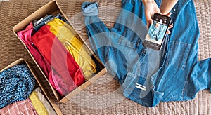 Embalaje usado la ropa sobre el vender sobre el red informática mundial 