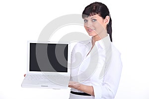 Woman presenting a laptop