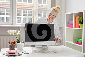 Woman presenting something on computer