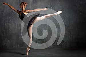woman primer ballerina photo