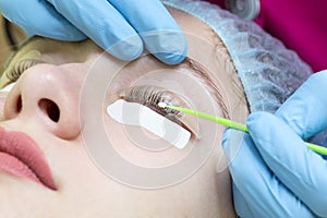 Woman on the procedure eyelash,