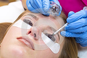 Woman on the procedure for eyelash extensions