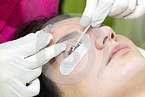 Woman on the procedure for eyelash extensions