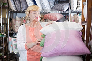 woman purchaser holding pillows