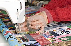 Woman quilter using manual thread cutter