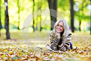 Woman read in park