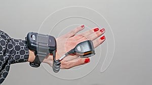 Woman Ring Scanner