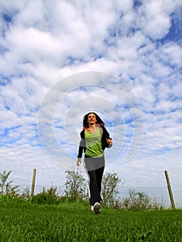 Una mujer correr 