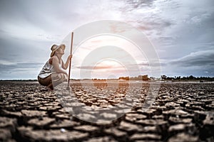 The woman sat his hand and caught a Siem on dry soil and looked at the sky