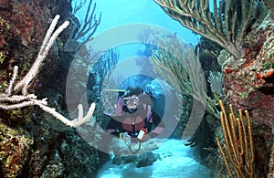 Woman Scuba diver in Roatan